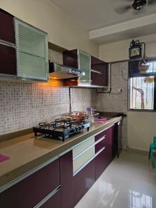 Kitchen Image of 900 Sq.ft 2 BHK Apartment / Flat for rent in Dosti Vihar, Thane West Thane for Rs. 30000