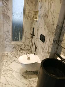 Common Bathroom Image of 1300 Sq.ft 3 BHK Apartment / Flat for rent in Dadar East Mumbai for Rs. 150000