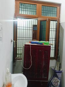 Bathroom Image of 500 Sq.ft 1 BHK Builder Floor for rent in Rajajipuram Lucknow for Rs. 5000