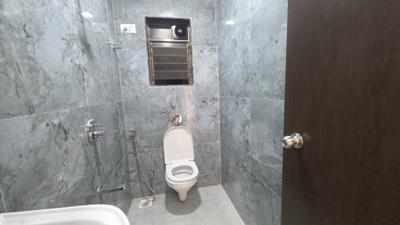 Bathroom Image of 560 Sq.ft 1 BHK Apartment / Flat for rent in Vikhroli East Mumbai for Rs. 37500