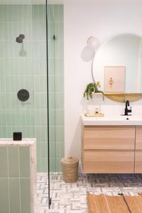 Bathroom Image of 2400 Sq.ft 4 BHK Apartment / Flat for sale in Tiara Apartments, Santacruz West Mumbai for Rs. 110000000
