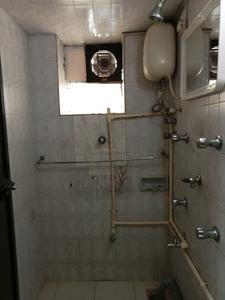 Common Bathroom Two Image of 400 Sq.ft 1 BHK Apartment / Flat for rent in Mazgaon Mumbai for Rs. 50000