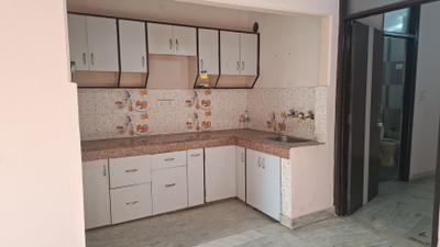 Kitchen Image of 550 Sq.ft 1 BHK Builder Floor for rent in Vikaspuri New Delhi for Rs. 14000