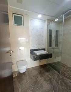 Bathroom Image of 2200 Sq.ft 3 BHK Apartment / Flat for rent in Lokhandwala Minerva, Worli Mumbai for Rs. 360000