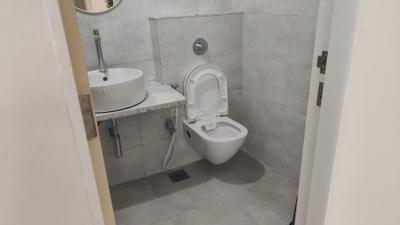 Bathroom Image of 475 Sq.ft 1 BHK Apartment / Flat for rent in Lower Parel Mumbai for Rs. 75000