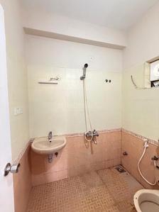 Bathroom Image of 1350 Sq.ft 2 BHK Apartment / Flat for sale in Shenoys Kochi for Rs. 6900000