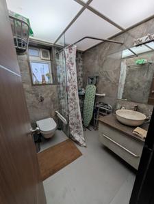 Bathroom Image of 1125 Sq.ft 3 BHK Apartment / Flat for sale in Veena Crest, Andheri West Mumbai for Rs. 46000000