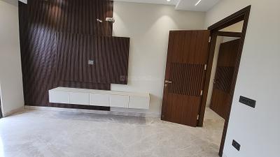 Bedroom Image of 2700 Sq.ft 4.5 BHK Builder Floor for sale in Punjabi Bagh New Delhi for Rs. 62500000