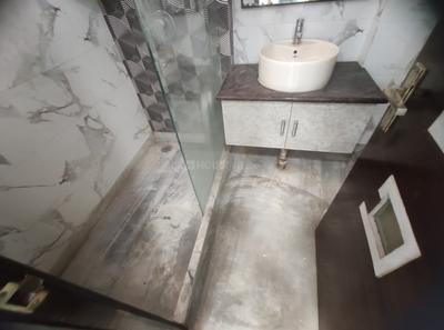 Bathroom Image of 2476 Sq.ft 4 BHK Independent House for rent in Shakti Nagar New Delhi for Rs. 80000
