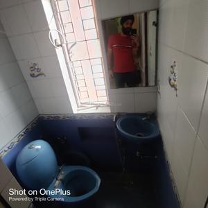 Bathroom Image of 1050 Sq.ft 2 BHK Apartment / Flat for rent in DDA Flats Munirka, Munirka New Delhi for Rs. 50001