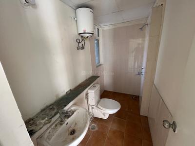 Bathroom Image of 960 Sq.ft 2 BHK Apartment / Flat for sale in Jaypee Kosmos, Sector 134 Noida for Rs. 7500000