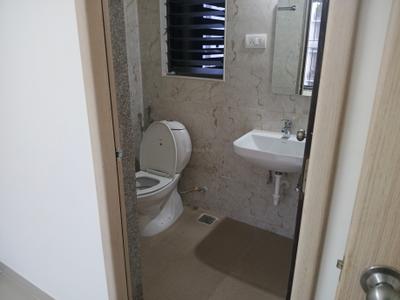 Bathroom Image of 550 Sq.ft 1 BHK Apartment / Flat for rent in Hadapsar Pune for Rs. 21000