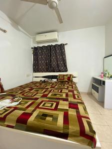 Bedroom Image of 990 Sq.ft 2 BHK Apartment / Flat for rent in Simandhar Tower, Bodakdev Ahmedabad for Rs. 28000