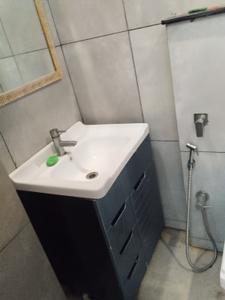 Image of 900 Sq.ft 2 BHK Builder Floor for sale in Mansarover Garden, New Delhi for Rs. 13500000