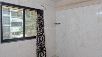 Bathroom Image of 1000 Sq.ft 2 BHK Apartment / Flat for rent in Chembur Mumbai for Rs. 50000