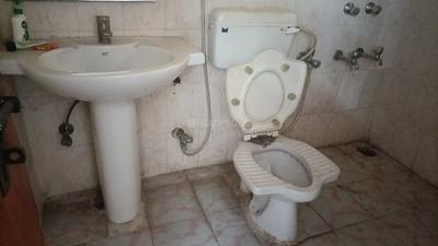 Image of 1600 Sq.ft 3 BHK Apartment / Flat for rent in Husainganj, Lucknow for Rs. 43000