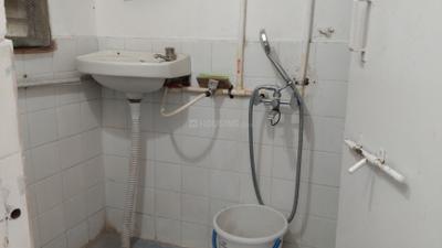Bathroom Image of 600 Sq.ft 1 BHK Apartment / Flat for rent in Koregaon Park Pune for Rs. 32000