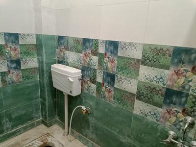 Bathroom Image of 810 Sq.ft 2 BHK Apartment / Flat for rent in Dubagga Lucknow for Rs. 8000