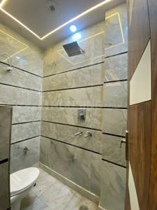 Bathroom Image of 900 Sq.ft 3 BHK Builder Floor for rent in Uttam Nagar New Delhi for Rs. 25005
