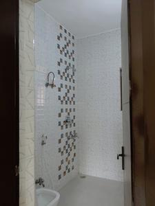 Common Bathroom Image of 1150 Sq.ft 2 BHK Apartment / Flat for rent in Sarita Vihar New Delhi for Rs. 45000