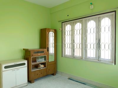 Bedroom Image of 730 Sq.ft 2 BHK Apartment / Flat for rent in Naktala Kolkata for Rs. 18000