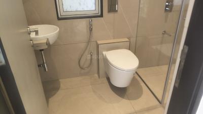 Bathroom Image of 1700 Sq.ft 3 BHK Independent House for rent in Lashkaria Indrasukh, Andheri West Mumbai for Rs. 195000