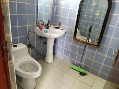 Bathroom Image of 1359 Sq.ft 3 BHK Apartment / Flat for sale in SDS NRI Residency, Omega II Greater Noida for Rs. 10000000