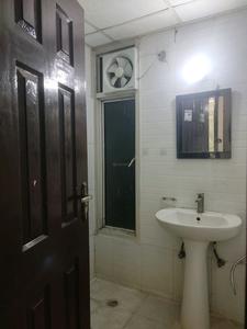 Common Bathroom Image of 1150 Sq.ft 2.5 BHK Apartment / Flat for sale in Supertech North Eye, Sector 74 Noida for Rs. 9300000
