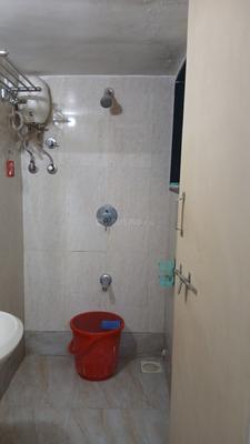 Bathroom Image of 600 Sq.ft 1 BHK Apartment / Flat for rent in Kshitija Shree Laxmi Residency, Byculla Mumbai for Rs. 45000