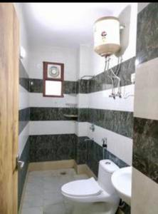Bathroom Image of 780 Sq.ft 2 BHK Builder Floor for rent in Sector 23 Dwarka New Delhi for Rs. 26000