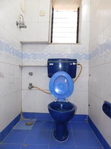 Bathroom Image of 1500 Sq.ft 3 BHK Independent House for rent in Sion Mumbai for Rs. 80000