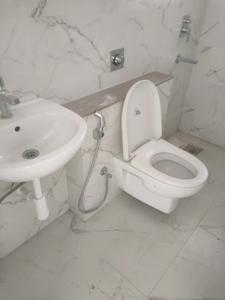Fiorello Common Bathroom 3