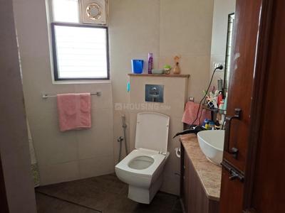 Bathroom Image of 2100 Sq.ft 3 BHK Apartment / Flat for rent in Lavelle Road Bengaluru for Rs. 150000