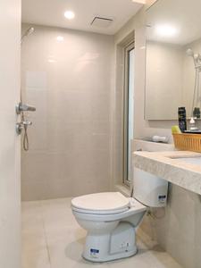 Common Bathroom Image of 850 Sq.ft 2 BHK Apartment / Flat for sale in Hiranandani Eagleridge Wing B, Hiranandani Estate Thane for Rs. 20000000