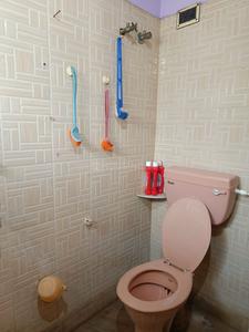 Bathroom Image of 825 Sq.ft 2 BHK Apartment / Flat for rent in Airport Gate No 2 Kolkata for Rs. 10600