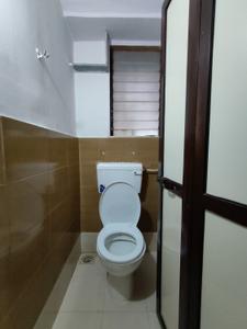 Bathroom Image of 600 Sq.ft 1 BHK Apartment / Flat for sale in Chavandai Complex, Kalwa Thane for Rs. 7500000