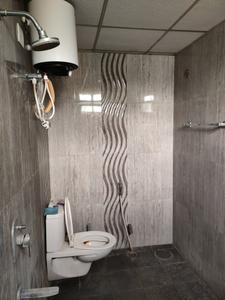 Bathroom Image of 1500 Sq.ft 2 BHK Builder Floor for rent in Aliganj Lucknow for Rs. 18000