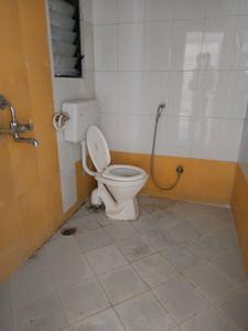Common Bathroom Image of 948 Sq.ft 2 BHK Apartment / Flat for rent in Dreams Aakruti, Hadapsar Pune for Rs. 20000