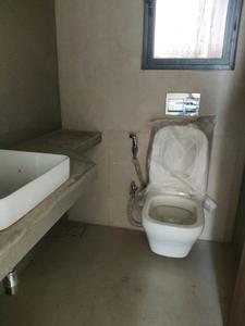 Common Bathroom Image of 3000 Sq.ft 4 BHK Apartment / Flat for sale in Ghatkopar East Mumbai for Rs. 61600000