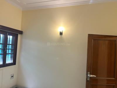 Bedroom Image of 4200 Sq.ft 4 BHK Builder Floor for rent in Maharani Bagh New Delhi for Rs. 260000