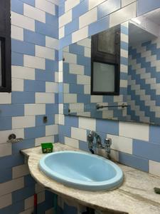 Image of 1600 Sq.ft 3 BHK Apartment / Flat for rent in Bathal apartment, Patparganj, New Delhi for Rs. 43000