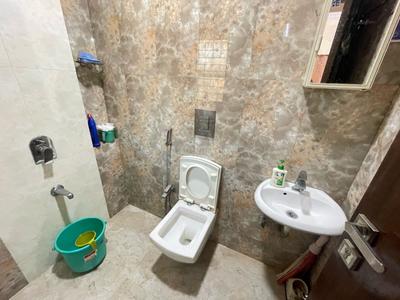 Bathroom Image of 750 Sq.ft 2 BHK Apartment / Flat for rent in Andheri East Mumbai for Rs. 70000