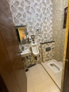 Bathroom Image of 1200 Sq.ft 2 BHK Builder Floor for rent in Sector 63 A Noida for Rs. 31500