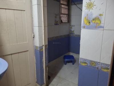 Bathroom Image of 900 Sq.ft 3 BHK Apartment / Flat for sale in Vikaspuri New Delhi for Rs. 9500000