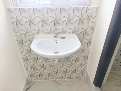 Common Bathroom Image of 762 Sq.ft 1 BHK Apartment / Flat for rent in Kondapur Hyderabad for Rs. 15000