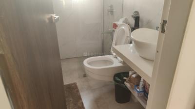 Bathroom Image of 650 Sq.ft 1 BHK Apartment / Flat for rent in Siddhivinayak Habitats, Dadar West Mumbai for Rs. 85000