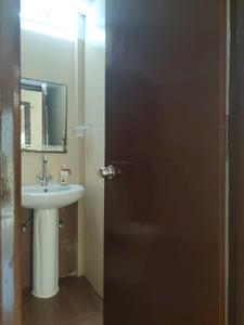 Common Bathroom Image of 1480 Sq.ft 3 BHK Apartment / Flat for sale in Mahagun Moderne, Sector 78 Noida for Rs. 21500000