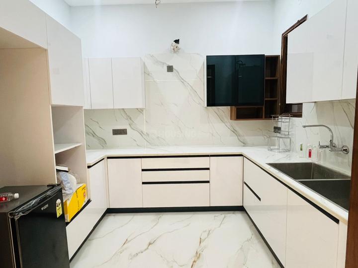 M M ESTATE Main Image 1