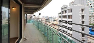 Balcony Image of 6000 Sq.ft 4 BHK Penthouse for sale in Bandra West Mumbai for Rs. 187500000