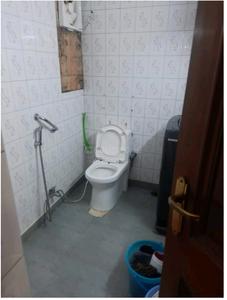 Bathroom Image of 1350 Sq.ft 3 BHK Apartment / Flat for sale in Sudarshan Apartments, Patparganj New Delhi for Rs. 27500000